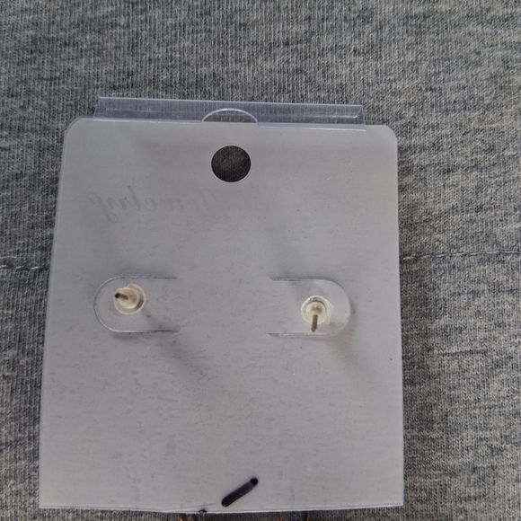 Gold Tone Fashion Earrings - Picture 5 of 8